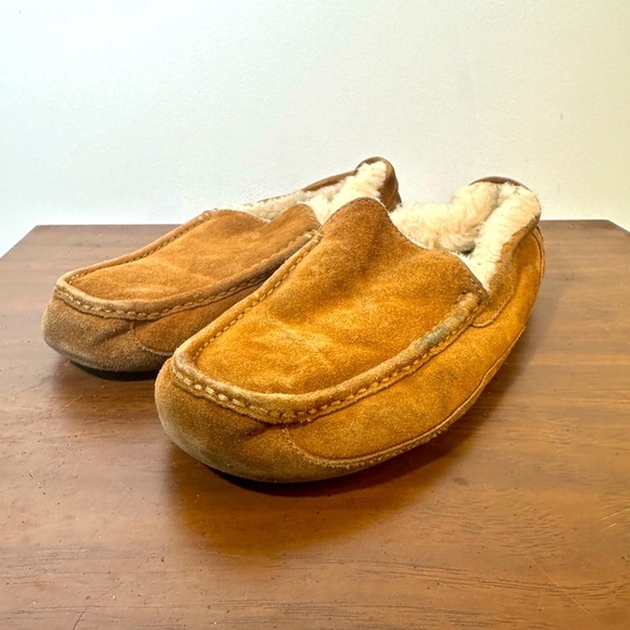 Men's Tan Suede UGG Loafers Slippers. 11.5-12 - Picture 1 of 10